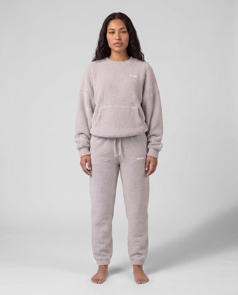 Model wearing the Plush Mode set, front